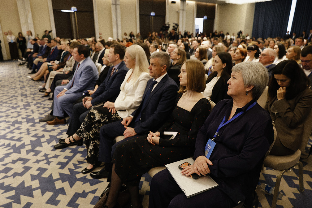 Более 1000 участников, ИИ как новая инфраструктура и запуск женского клуба: во Владивостоке прошёл V форум «Бизнес у моря»